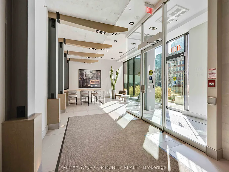 400 Wellington St W #1003 — Photo 28