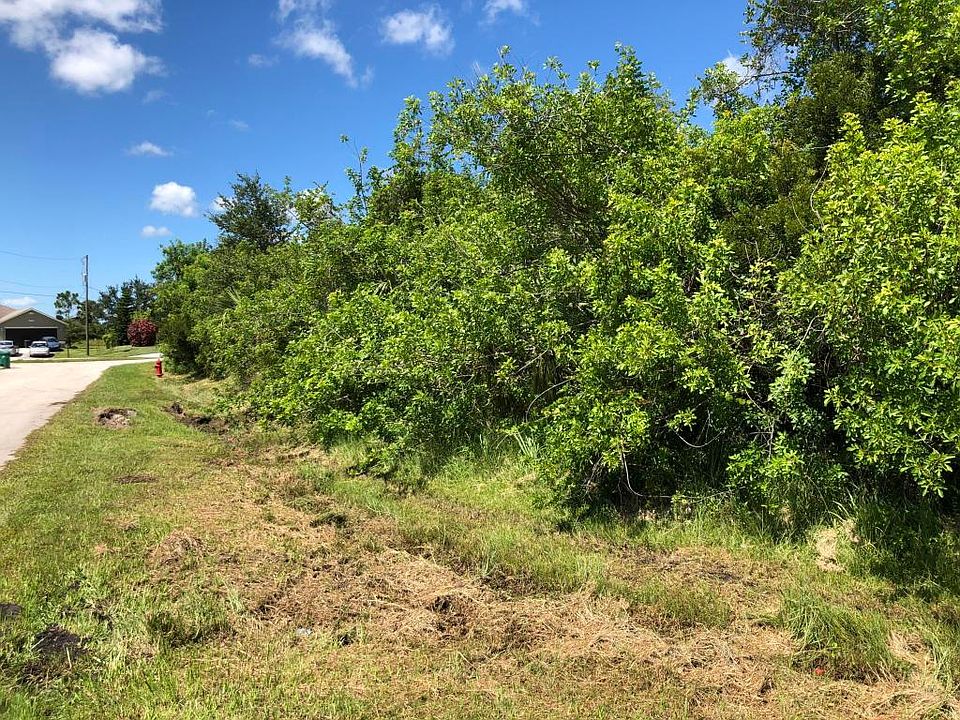 2nd image of 455 SW Kestor Dr
