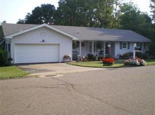 764 Ridgewood Dr, Coshocton, OH 43812