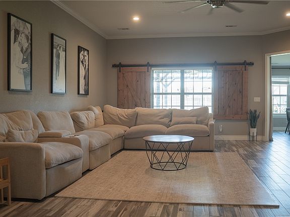 2nd image of 1001 Red Oak St