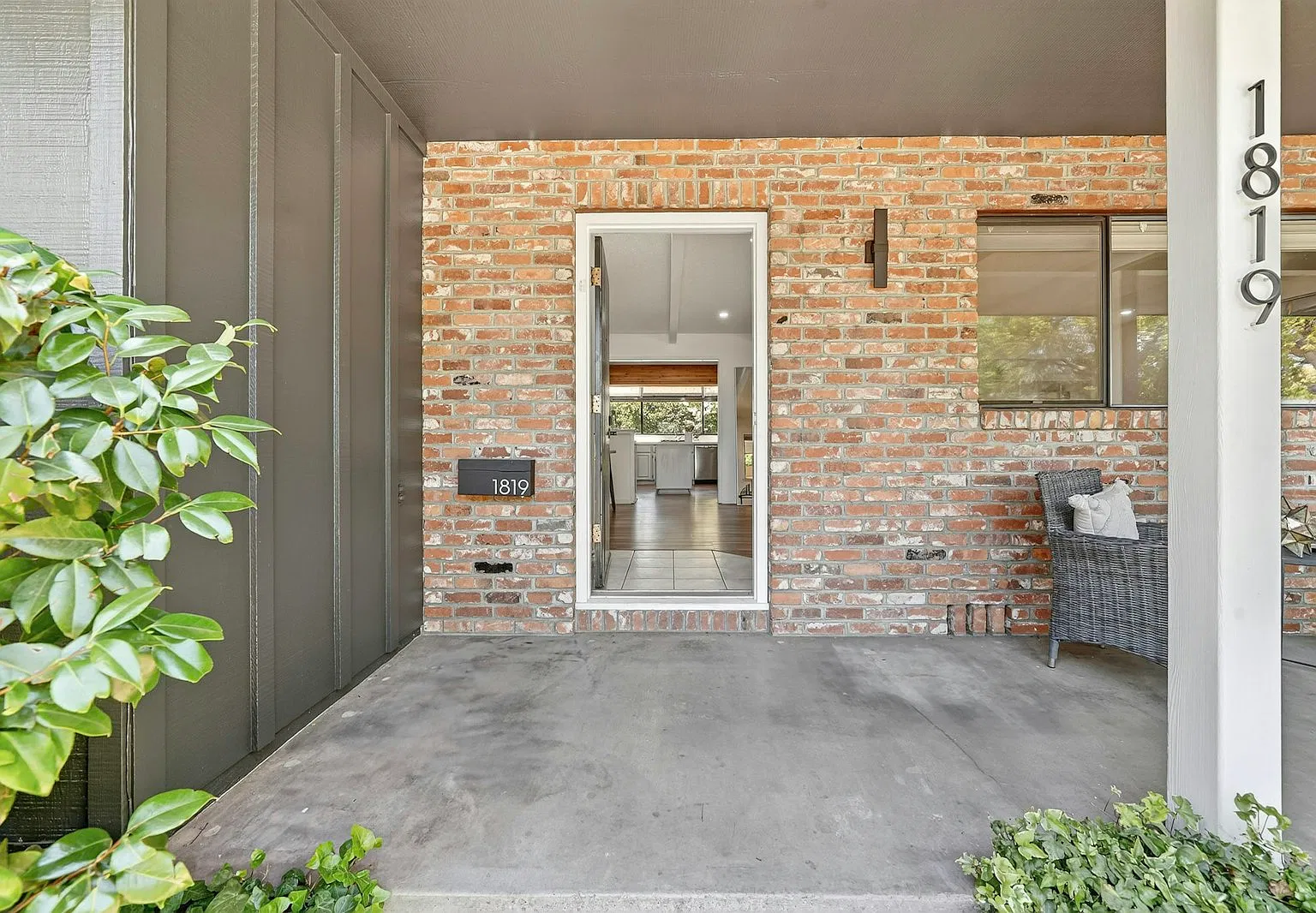 1819 Spring Mountain Court — Photo 2