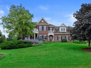 1010 N Bluespruce Cir, Village of hartland, WI 53029