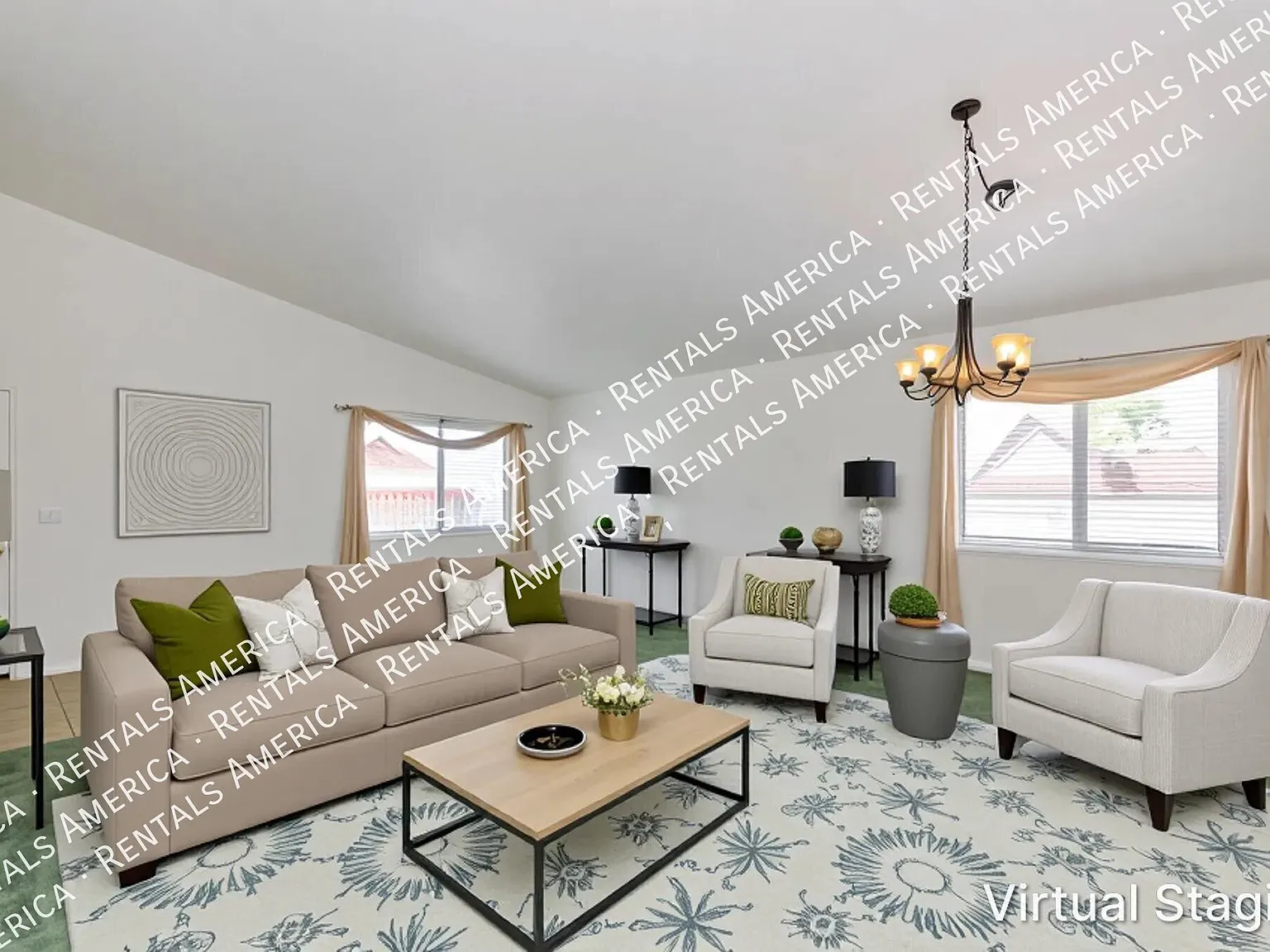 Large 3 bedroom, 2 bath with large yard, 3 car garage! — Photo 3