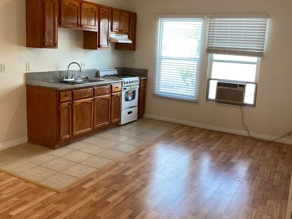 1st image of 212 W Palmer Ave