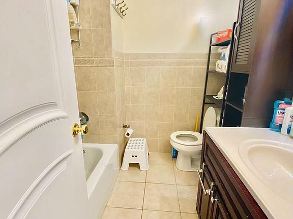 4th image of 188 Bay 17th St #3E