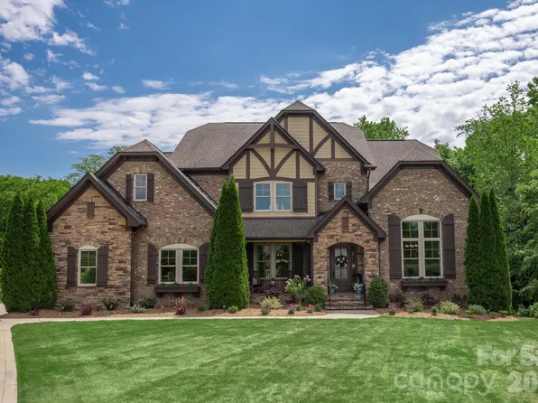 9004 Sunday Silence Dr, Waxhaw, NC 28173