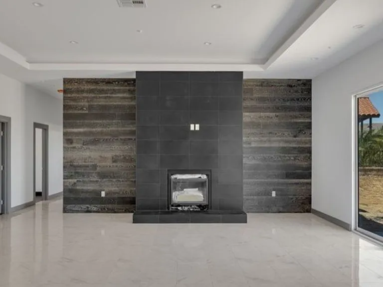Manzanita Dr — Photo 12