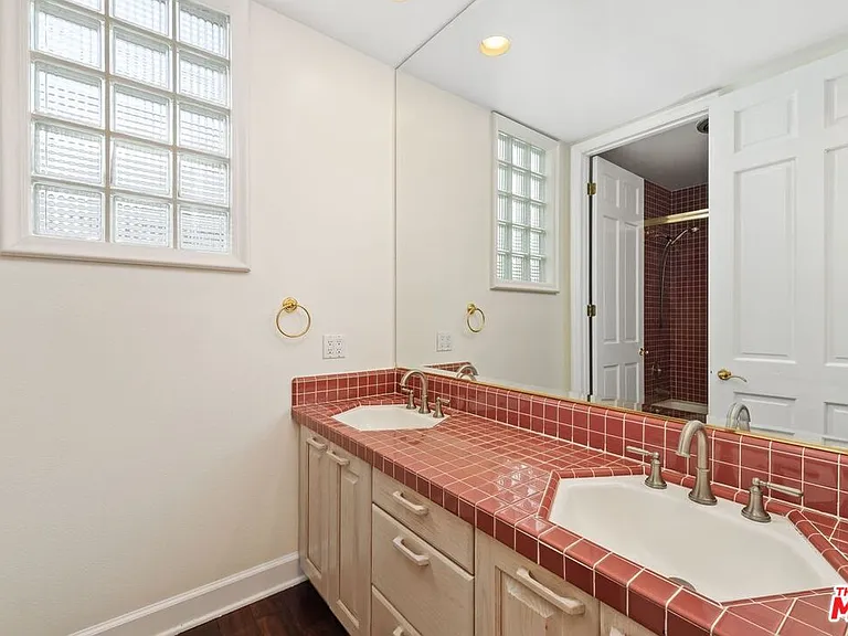 11815 Folkstone Ln — Photo 35