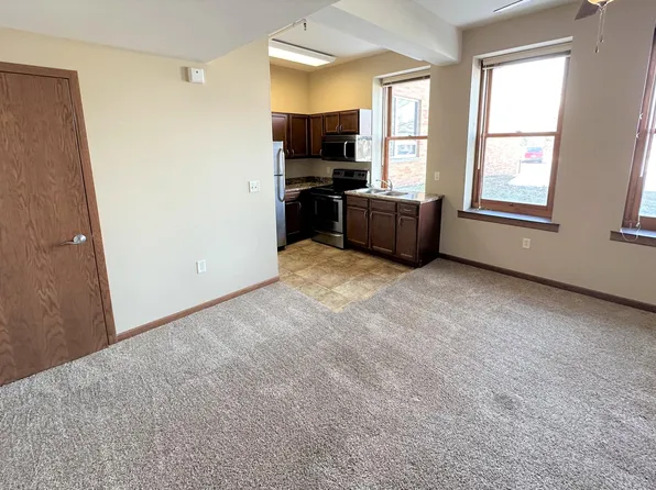214 Kline St S #1, Aberdeen, SD 57401