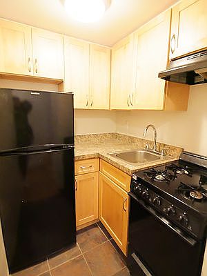 4th image of 104 E 31st St APT 4C