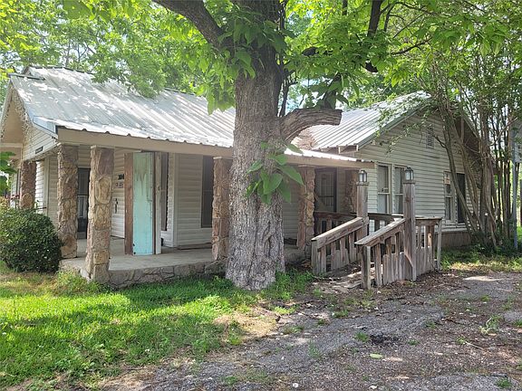 2nd image of 384 Monroe St