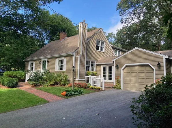 220 Perkins Row, Topsfield, MA 01983