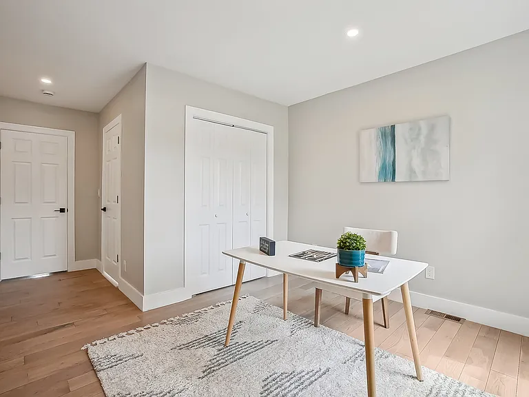 223 Victor St — Photo 14
