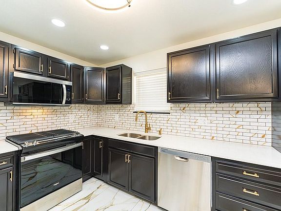 3rd image of 4209 Redbud Ave