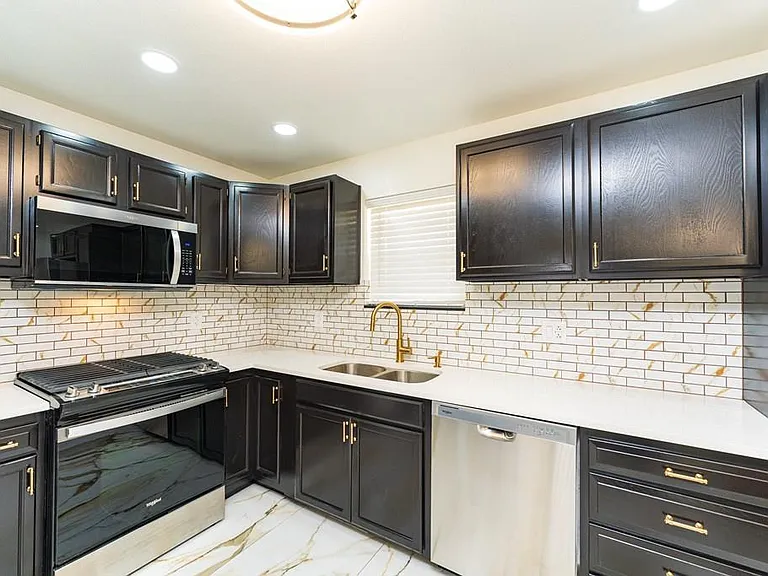 4209 Redbud Ave — Photo 10