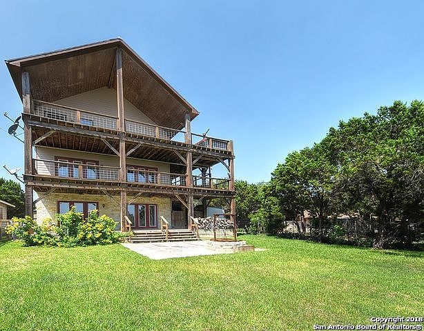 1st image of 628 Country Lane Dr