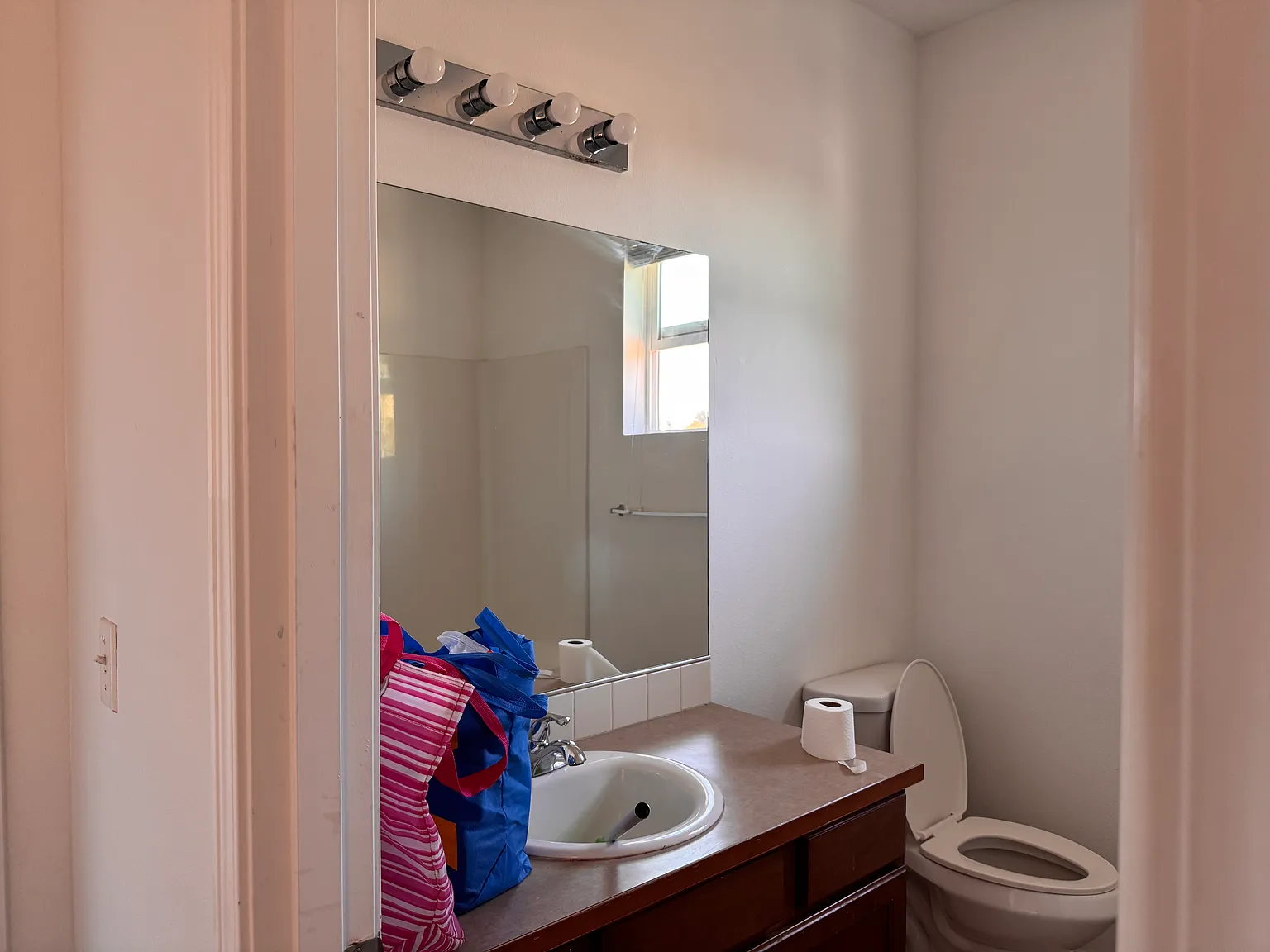 3 bed, 2.5 bath, 1668 sqft, $2,495 — Photo 4