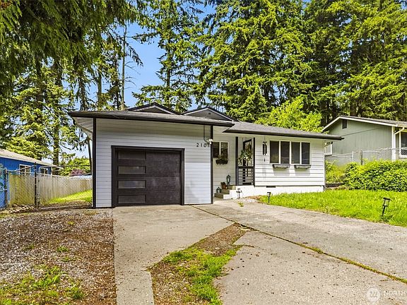 2nd image of 2101 E 60th Street