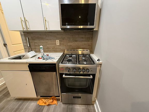 3rd image of 53 Graham St #8