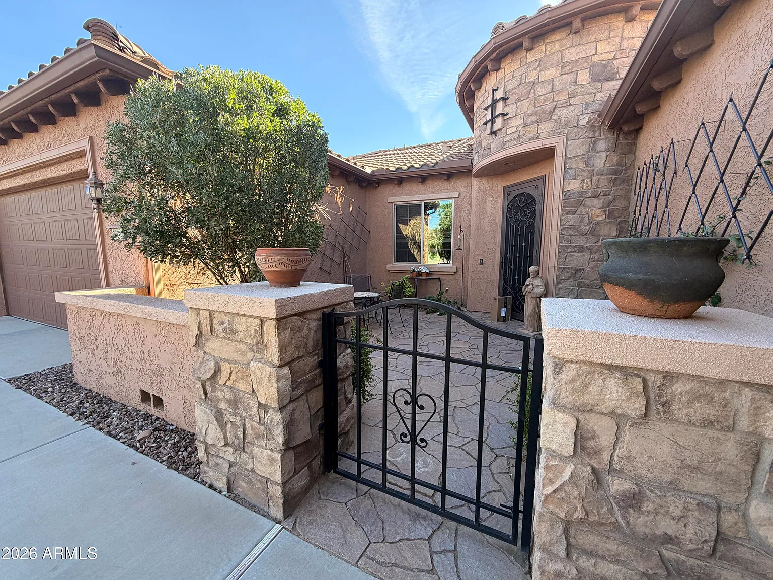 3 bed, 2.0 bath, 2276 sqft, $3,500 — Photo 4