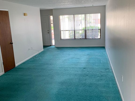 3rd image of 4930 Market Sq