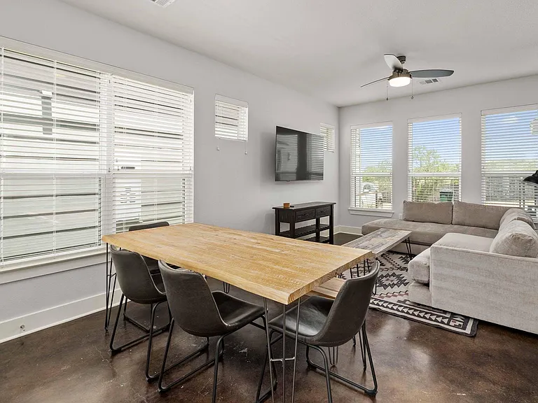 2813 Stock Dr — Photo 7