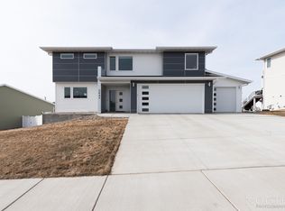 3842 Lone Peak Dr, Bismarck, ND 58503