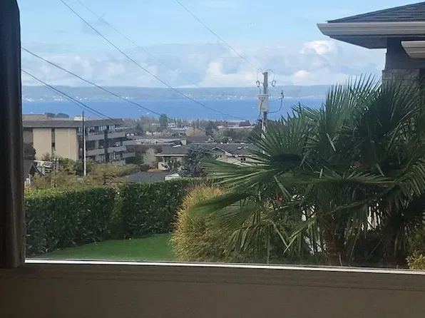 755 Bell St APT 1, Edmonds, WA 98020