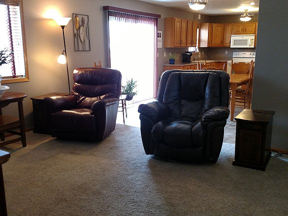3rd image of 7 Redwood Ln