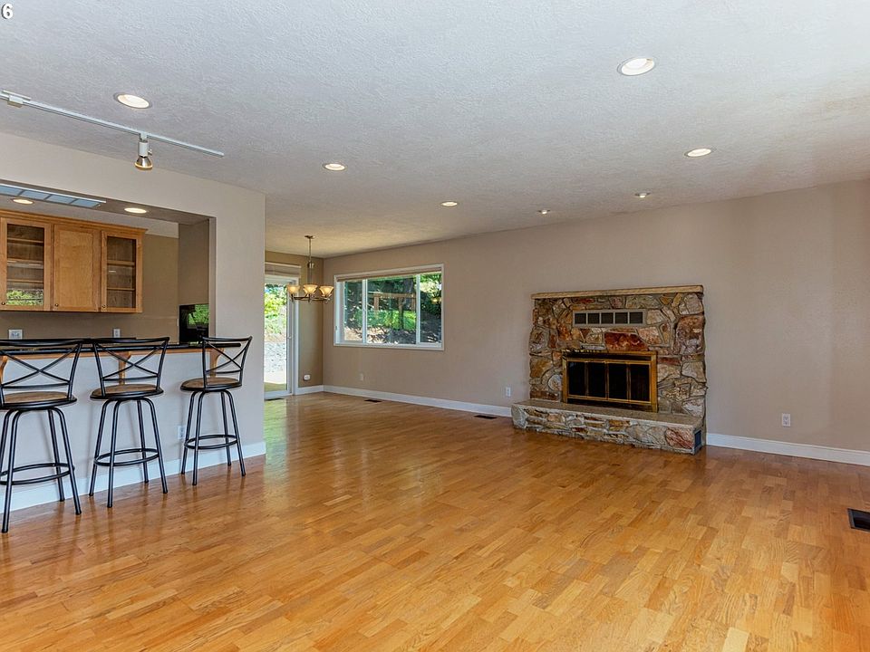 2nd image of 2136 Cascade Way