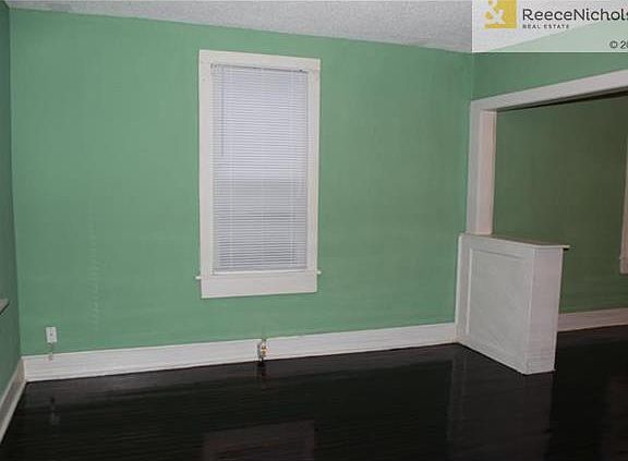 3rd image of 608 Lowell Ave