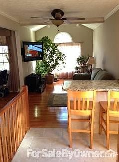 4th image of 1010 E Village Dr