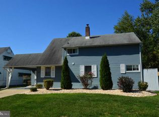 27 Gingerbush Rd, Levittown, PA 19057