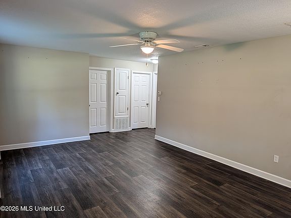 3rd image of 102 Meadow St