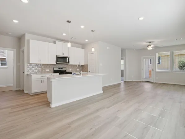 6654 Lahna Oak Dr, Conroe, TX 77304