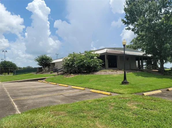 1574 Quarter Horse Trl, Angleton, TX 77515