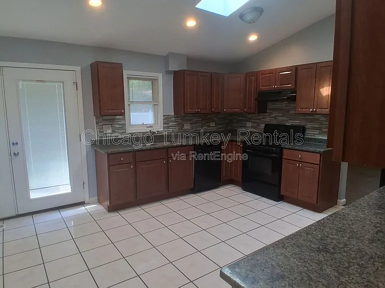 1204 E 166th Pl — Photo 6
