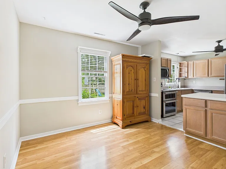 1917 Millsap Ln — Photo 9
