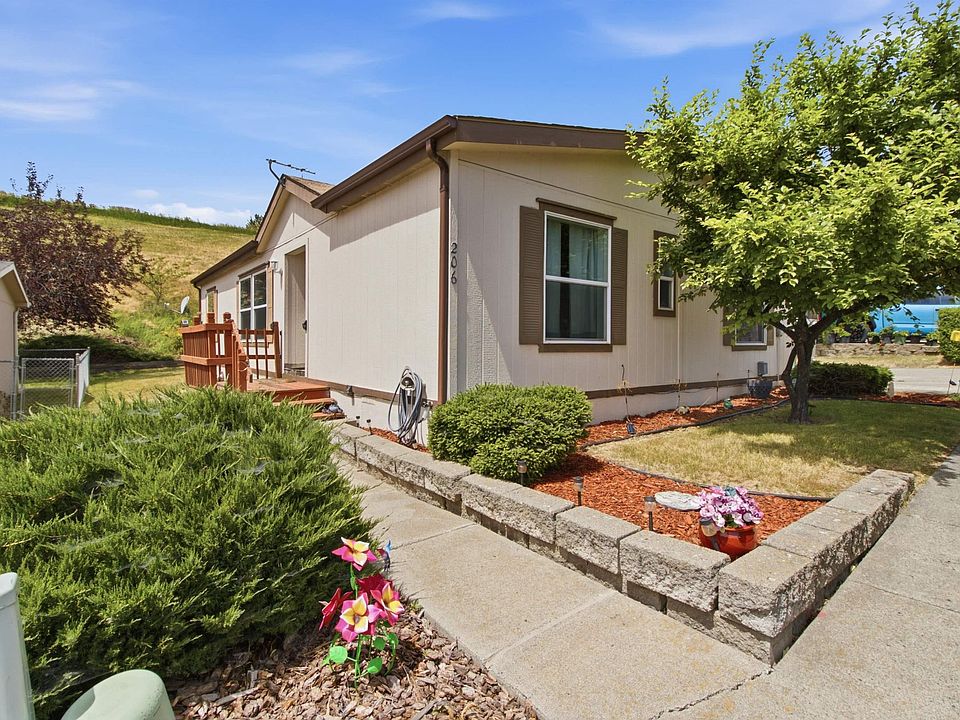 1st image of 206 NW Lancer Ln