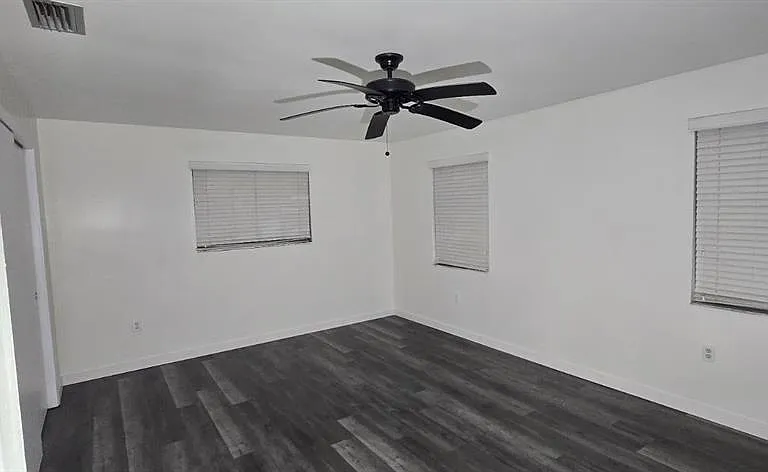 239 Annapolis Ln — Photo 6