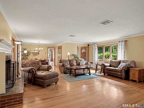 3rd image of 579 Racebrook Road