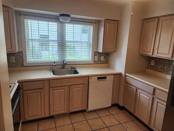 4th image of 28 3rd St #26