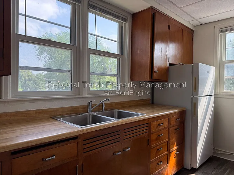 517 12th Ave N #6 — Photo 9