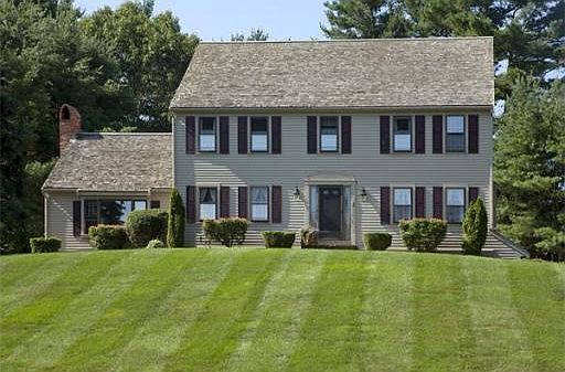 3rd image of 6 Windy Hill Ln