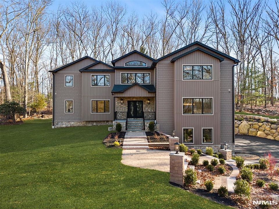1st image of 206 Peterson Pl