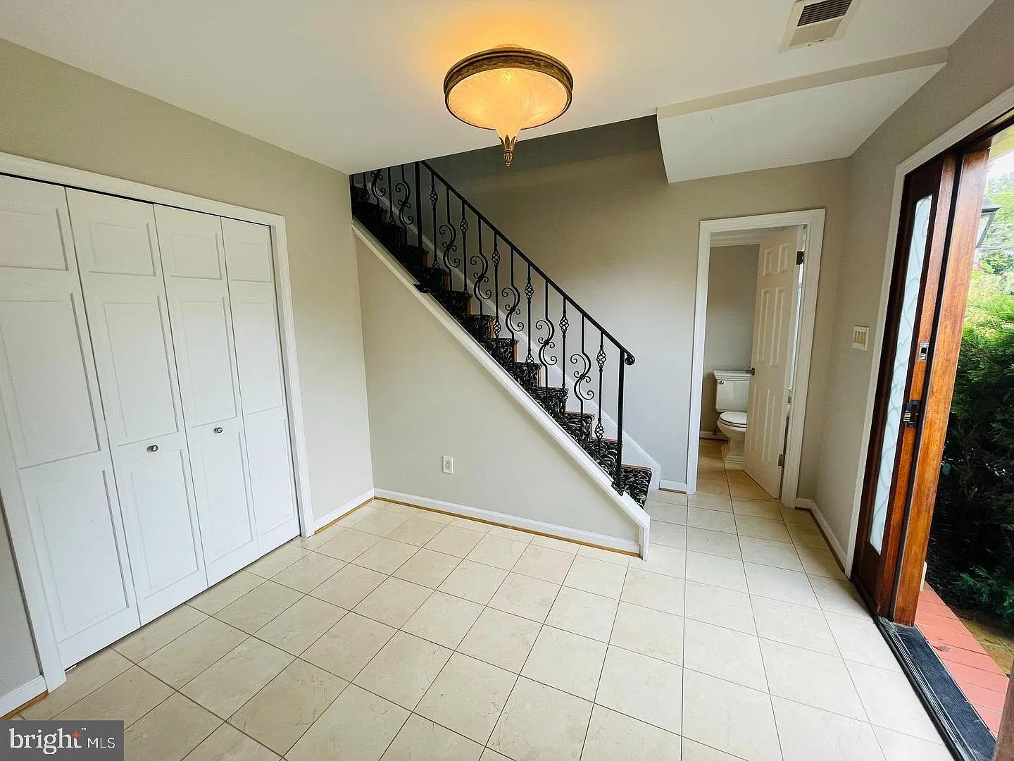 3 bed, 2.5 bath, 2668 sqft, $6,150 — Photo 2
