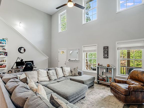 2nd image of 133 Shadow Oak Ln