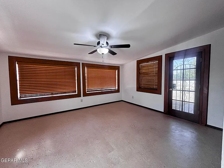 11578 Chaplin Ct — Photo 8