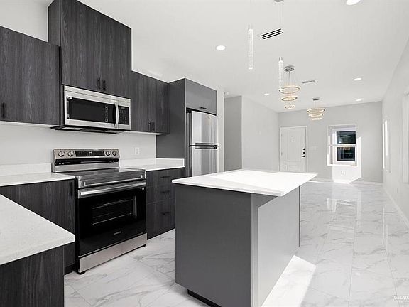 3rd image of 1001 N Woodson Ave #1