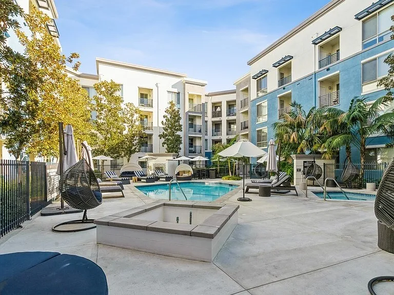 Exterior Pool 5